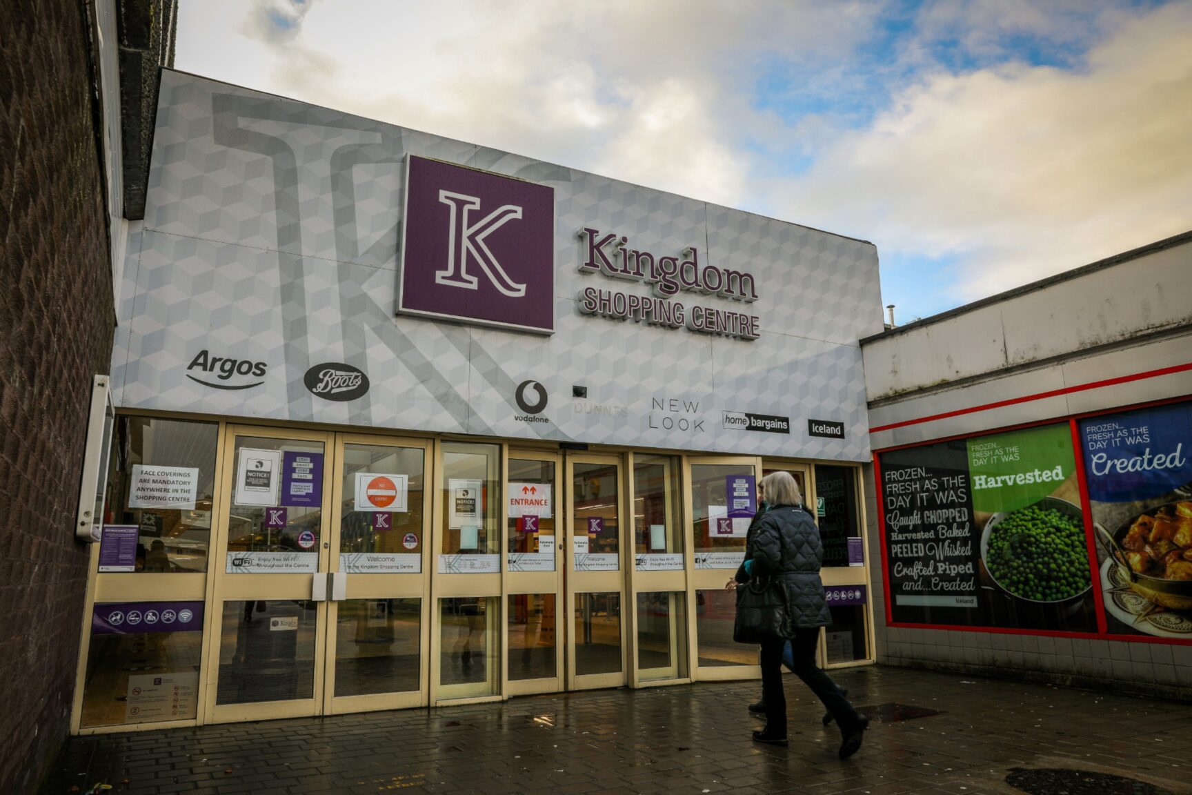 Hero cops save man's life in Glenrothes' Kingdom Shopping Centre