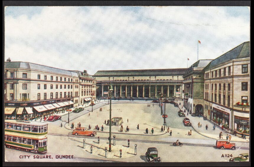 A Valentines postcard featuring a drawing of City Square in Dundee in 1940