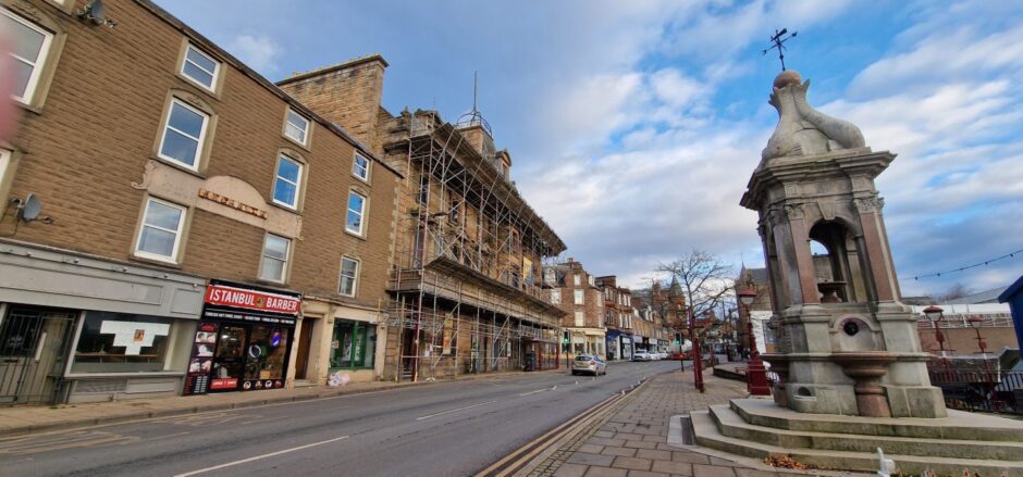 Drummond Arms Hotel facing Murray Fountain and James Square, Crieff.