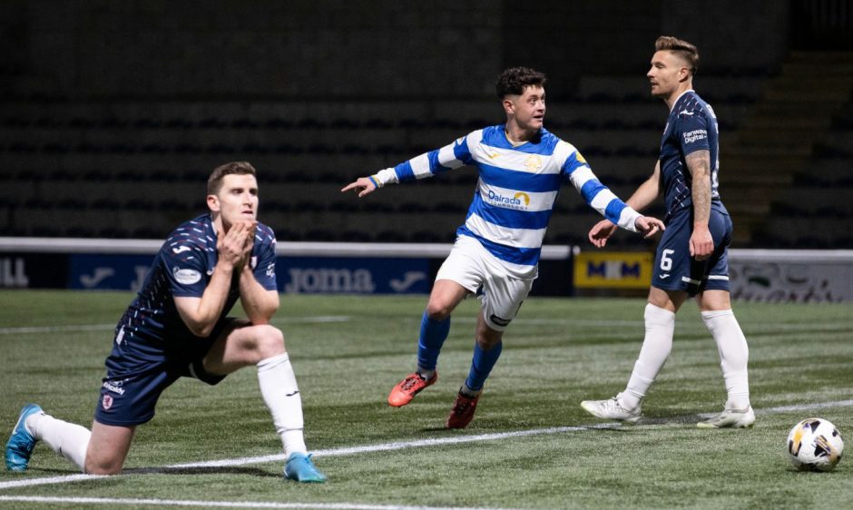 Raith Rovers pair Paul Hanlon and Euan Murray look devastated by Morton's injury-time winner.