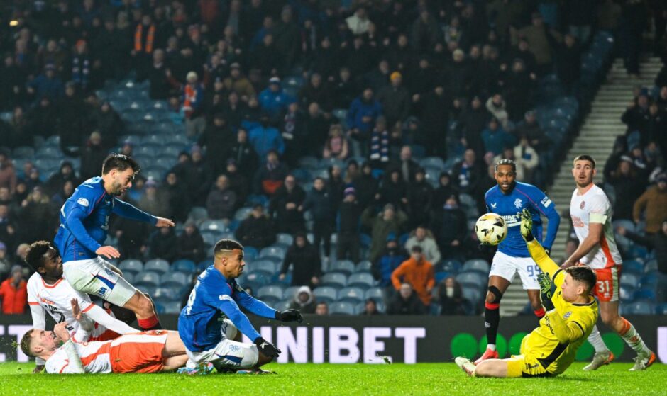 Jack Walton pulls off an improbable late save to deny Hamza Igamane and secure United's draw