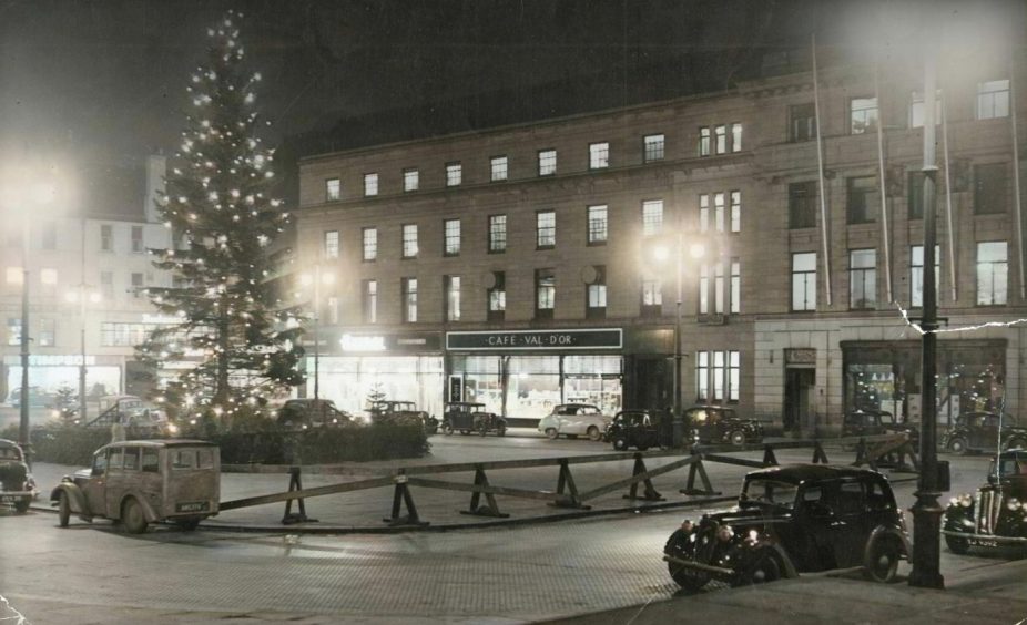 The Val d’Or restaurant in the background in this scene from 1954 that shows the Dundee Christmas tree in City Square