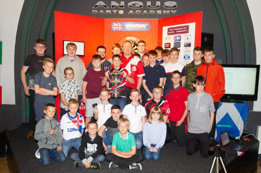 Glen Durrant with youngsters at the Angus Darts Academy in Arbroath in August 2018.