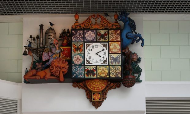 Courier News - Dundee Story. The Wellgate Centre which has been slowly run down over a number of years is the subject of a video mocking the state of it. Picture shows; The Wellgate clock with deserted centre, Monday, 19 September 2016.