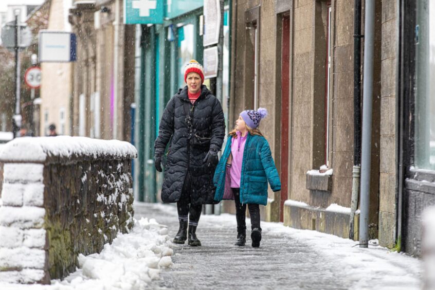 Kinross residents make their way carefully on uncleared paths. 