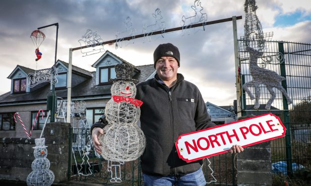 Billy Clark setting up his Christmas lights display on Kingsway East, Dundee. Image: Mhairi Edwards/DC Thomson