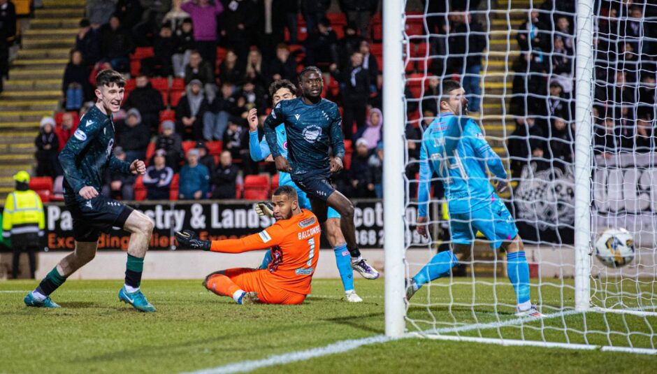 Benji Kimpioka scores to make it 2-1 for St Johnstone against St Mirren.