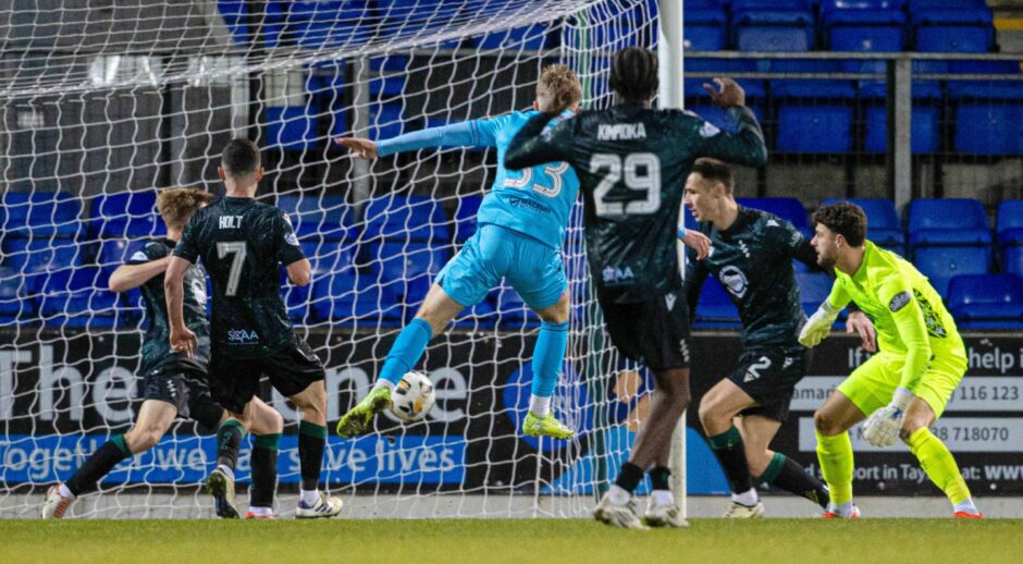 St Mirren's Evan Mooney scores to make it 2-2.