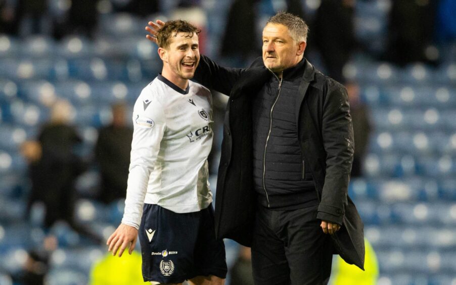 Dundee boss Tony Docherty with Fin Robertson