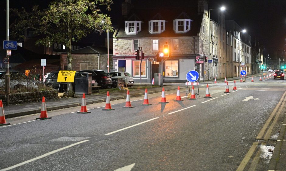 Canal Street in Perth down to one lane because of sinkhole