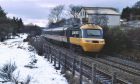 No 43085 City of Bradford at Barnhill, pulling British Rail's InterCity 125 service in March 1985, with an embankment on one side and a fence on the other.