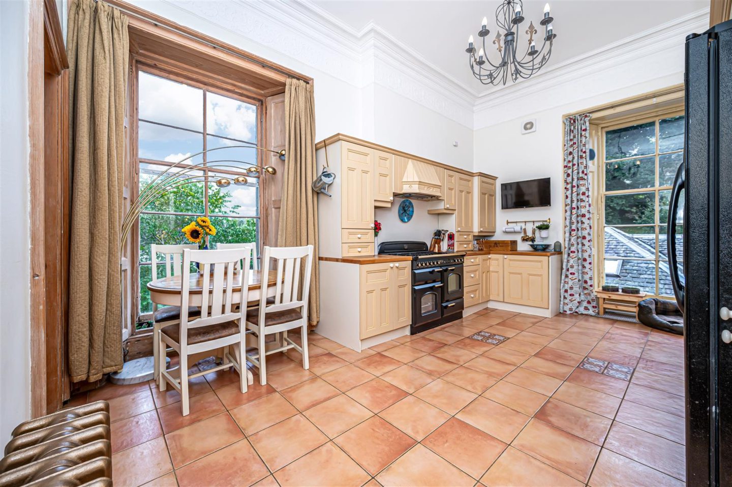 Dining space in the kitchen.