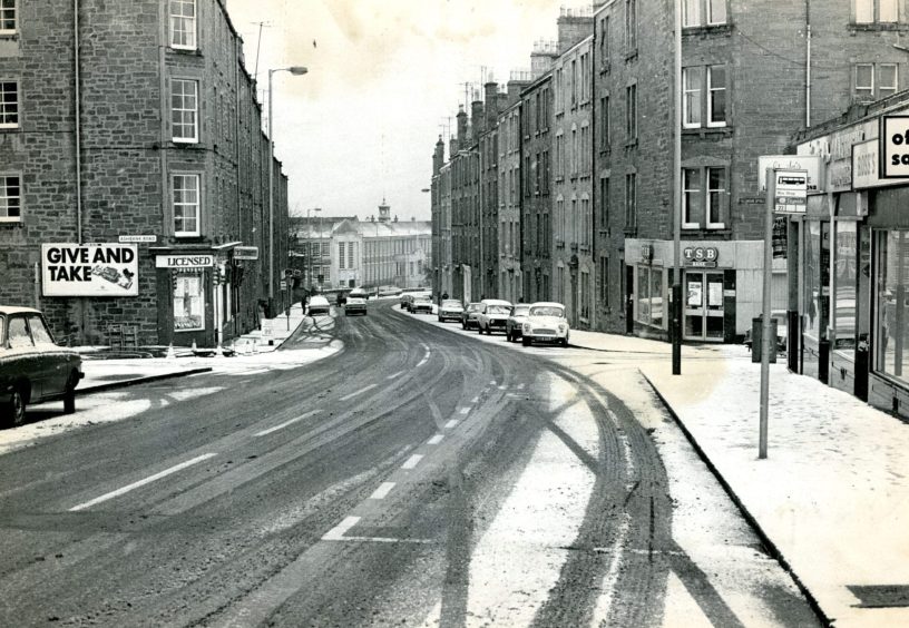 Blackness Road in Dundee blanketed by a dusting of snow in January 1985.