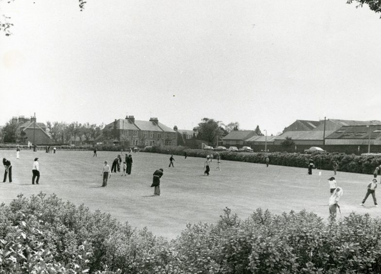 people on the putting green at Dundee's Swannie Ponds in May 1975