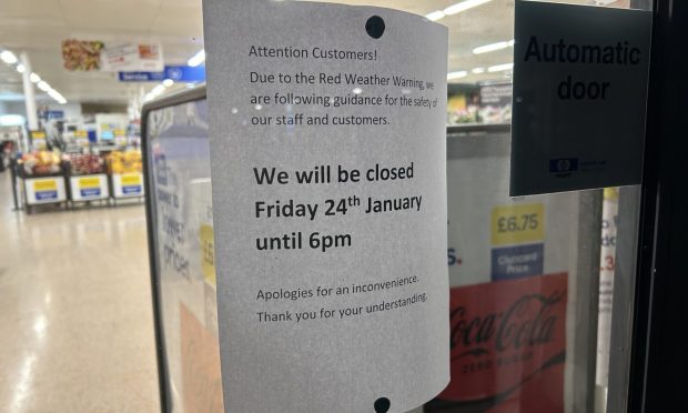 A sign on the Tesco at Dalgety Bay warning of the closure. Image: Neil Henderson/DC Thomson