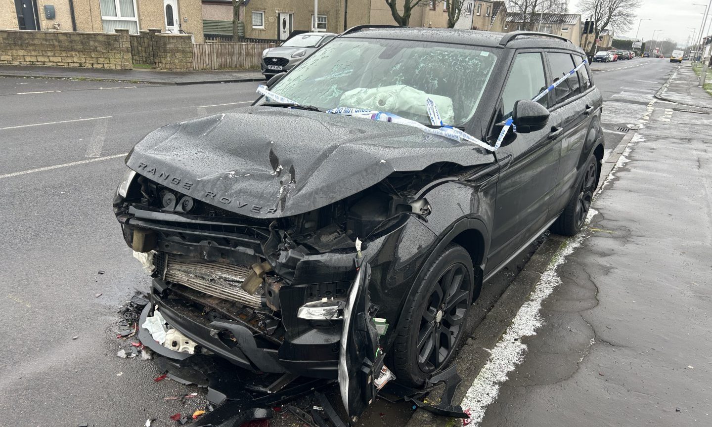 A Range Rover was destroyed in the Lochgelly crash.