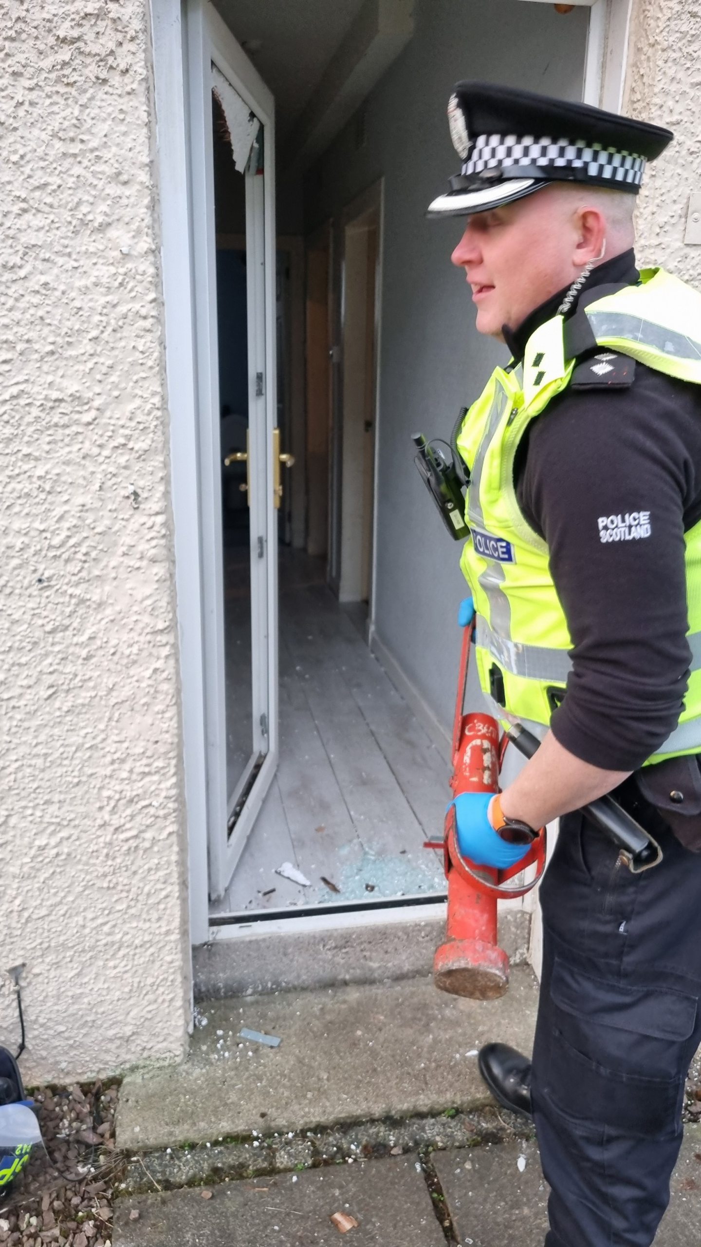 Police during Lochgelly raid.