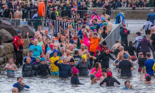 Dookers enjoy a refreshing dip in the Tay. Image: Steve MacDougall/DC Thomson