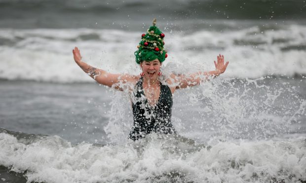 Dannie Naylor from Kinglassie embraces the cold! Image: Steve Brown/DC Thomson