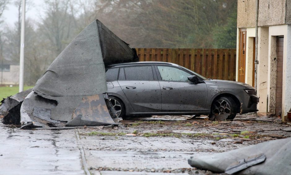 A roof has blown onto a car in Glenrothes.