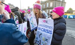 The picket line as Dundee University staff begin 15 days of strikes. Image: Paul Reid/DC Thomson.