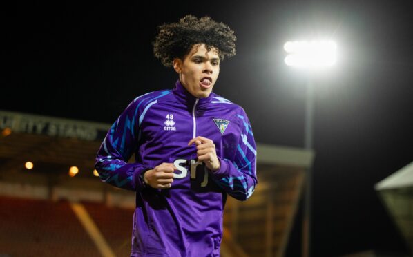 Dunfermline's Jeremiah Chilokoa-Mullen warms up at the Pars' SPFL Trust Trophy defeat to Livingston. Image: Ross Parker/SNS