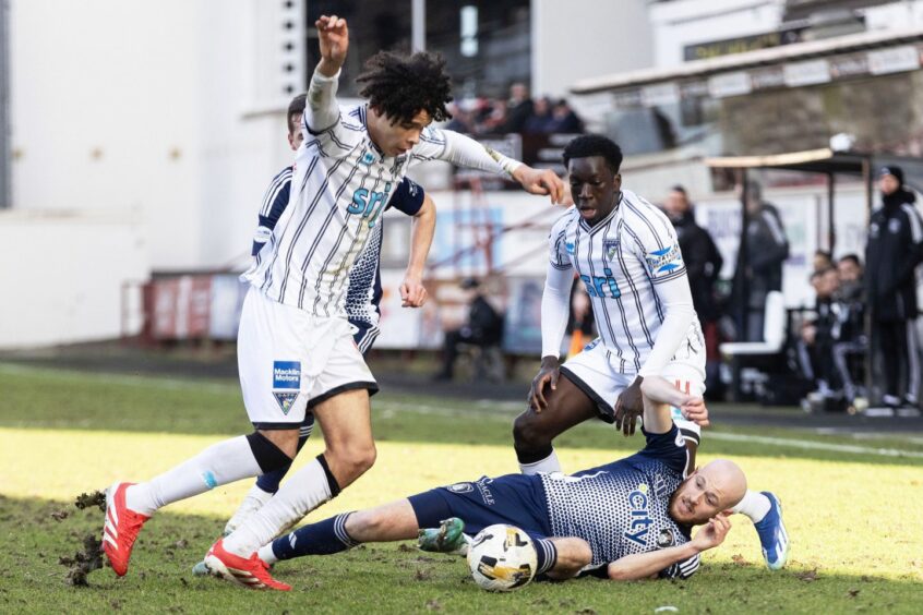 Ephraim Yeboah and Dunfermline team-mate Jerimiah Chilokoa-Mullen challenge Queen's Park striker Zak Rudden for the ball. 