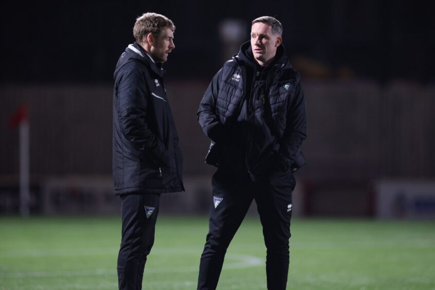 David Wotherspoon speaks with Dunfermline head coach Michael Tidser before the defeat to Hamilton Accies. 