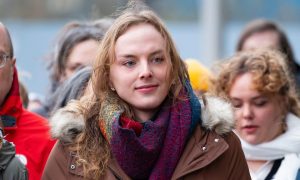 Dr Beth Upton arrives at the NHS Fife employment tribunal. Image: Alamy.