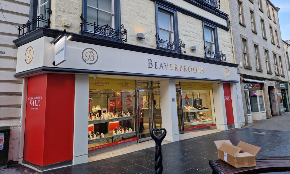 Beaverbrooks in Dundee isadvertising a closing down sale.