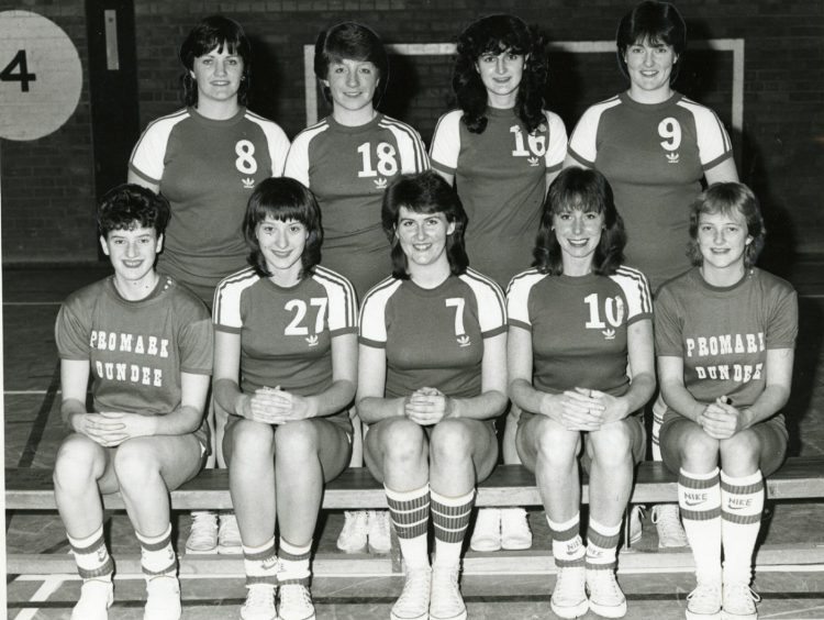 a team shot of Dundee Wasps, taken in a gymnasium