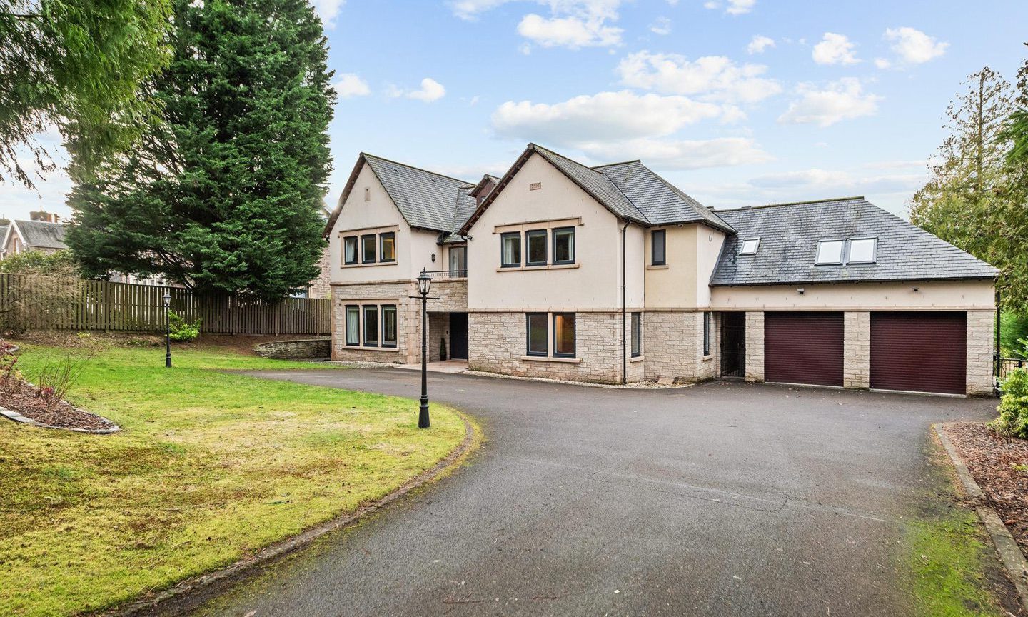 Dunblane house Dunsinnan for sale