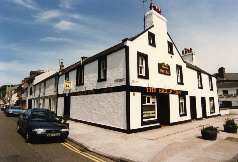 the outside of the The Eagle Inn in Broughty Ferry in June 1996.