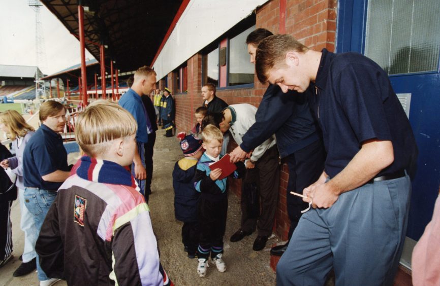 The Dundee players sign autographs in 1993. 