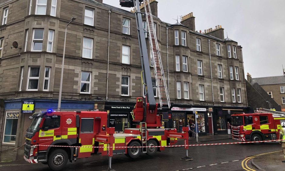 Perth Road closed