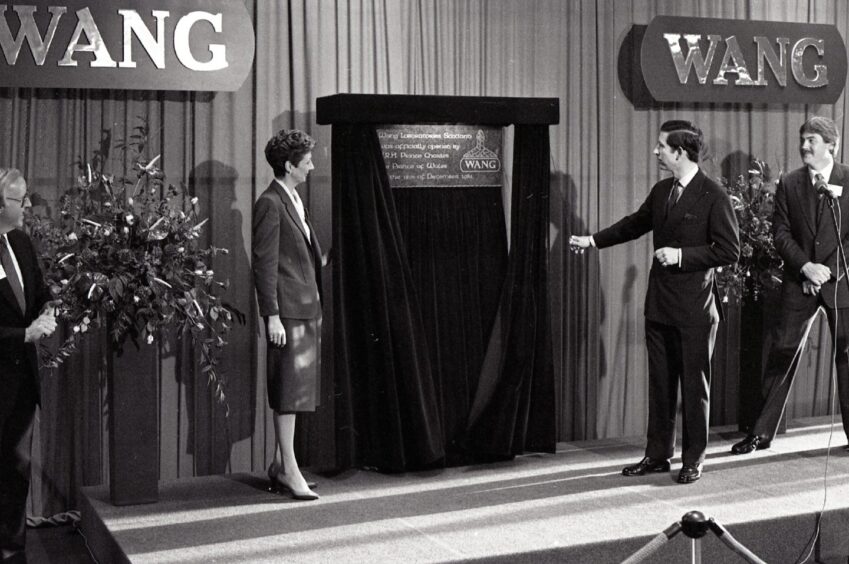 Prince Charles unveils a plaque to officially open Wang at the University of Stirling in 1984. 