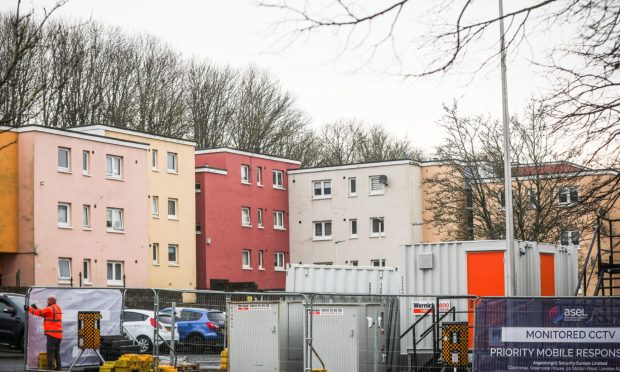 BESTPIC CR0052165, Laura Devlin, Dundee, DCC are carrying out inspections at 13 blocks of flats on Yeoman's Lane and Kirk Street in Lochee after a "potential issue" has been identified in the way external wall insulation has been installed. Picture shows; Portacabins have been set up in the area close to the affected flats. Wednesday 19th February, 2025. Image: Mhairi Edwards/DC Thomson