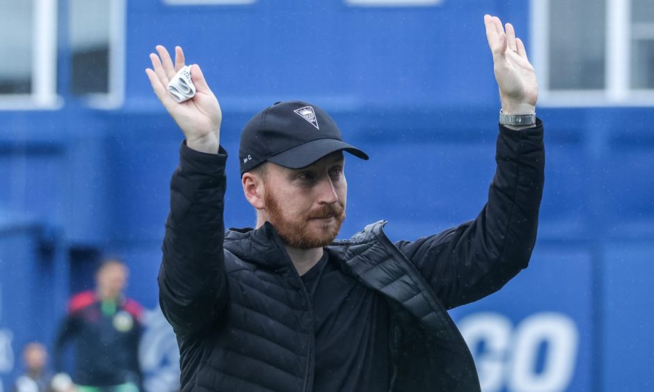 Ian Cathro takes the acclaim of the Estoril fans.