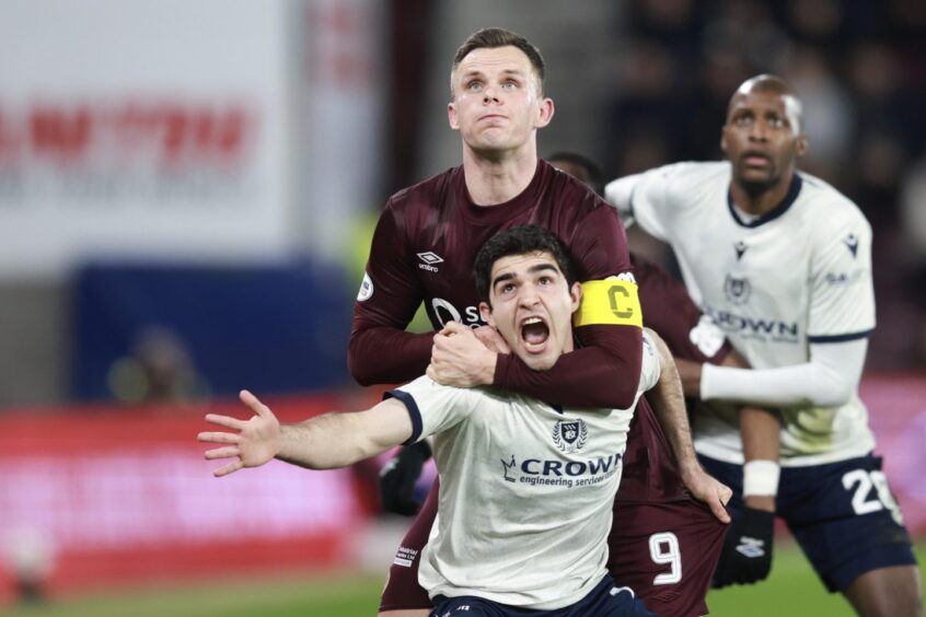 Lawrence Shankland gets physical with Dundee midfielder Cesar Garza. Image: David Young/Shutterstock