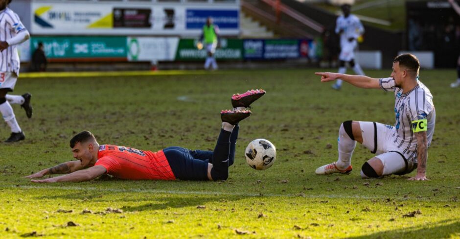 Kyle Benedictus and Jordan Davies are grounded following their challenge.