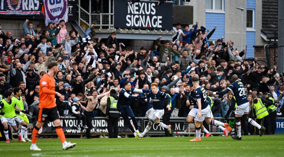 Murray celebrates in front of Dundee fans. Image: Euan Cherry/SNS