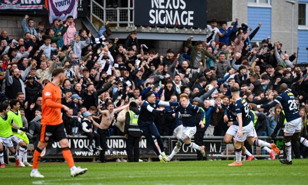 Murray celebrates in front of Dundee fans. Image: Euan Cherry/SNS