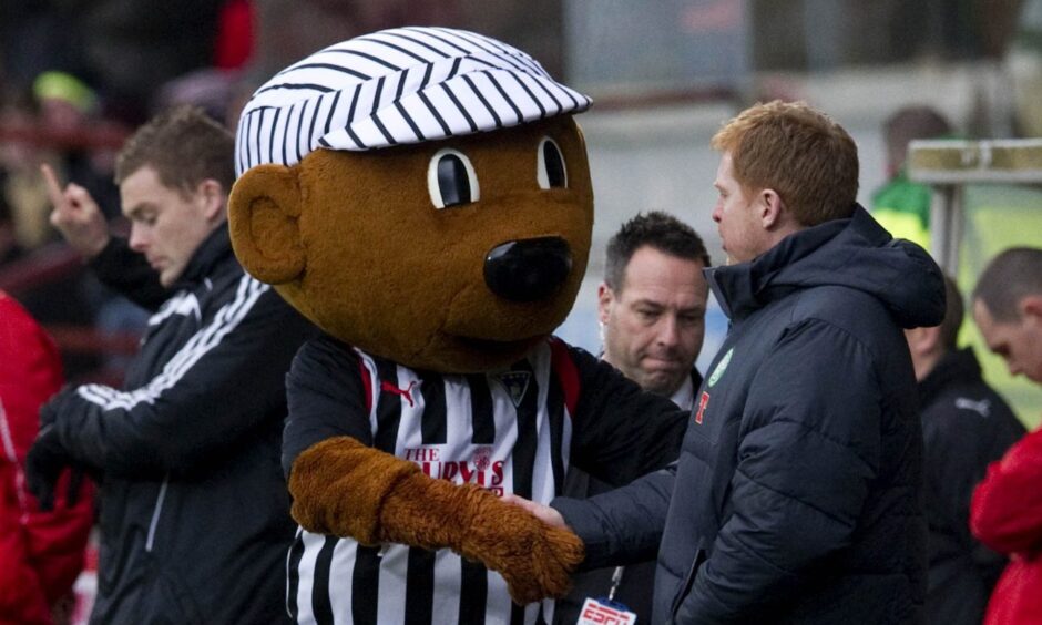 Dunfermline Athletic mascot Sammy the Tammy shakes hands with then Celtic boss Neil Lennon.