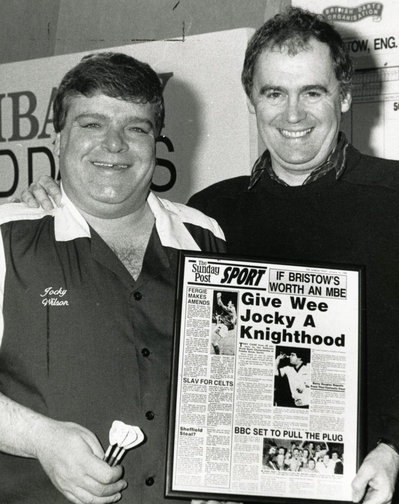 Sid Waddell gives Jocky a framed copy of The Sunday Post back page in 1990. 