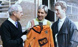 Jim McLean, Jim McInally and Dave Bowman holding up a VG-sponsored Dundee United shirt in 1986.