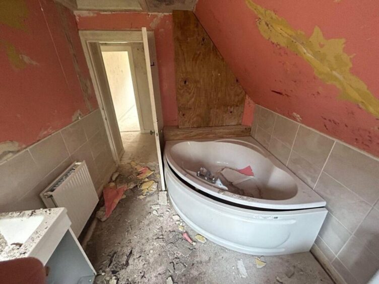 The bathroom. Image: Wilsons Auctions 