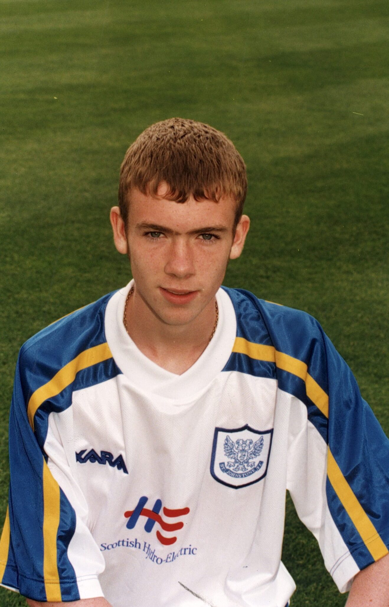 St Johnstone's Brendan Crozier kneels on the pitch for a press shot in 1998.