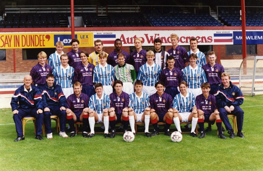 a team photo of the Dundee FC squad for the 1994-1995 season. 