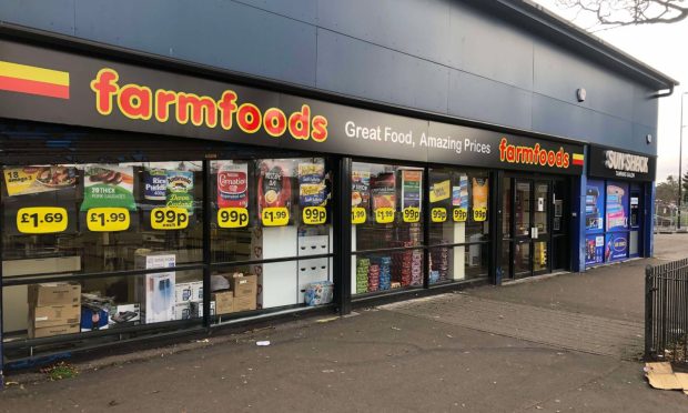 To go with story by James Simpson. Store set to close next month at Farmfoods on Macalpine Road in Dundee. Picture shows; Farmfoods at Macalpine Road. Macalpine Road, Dundee. James Simpson/DCT Media Date; 12/03/2025