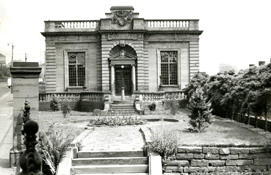 the exterior of St Roque's branch library building in October 1979. 